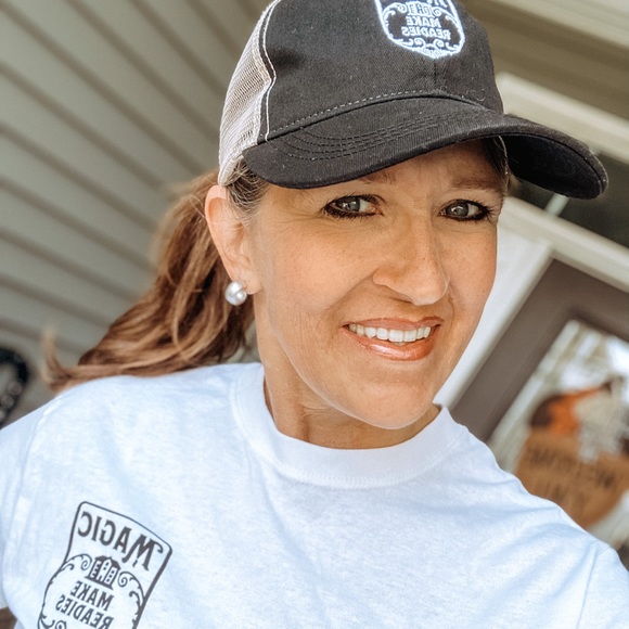 Meet your Posher, Melissa - Picture 2 of 3